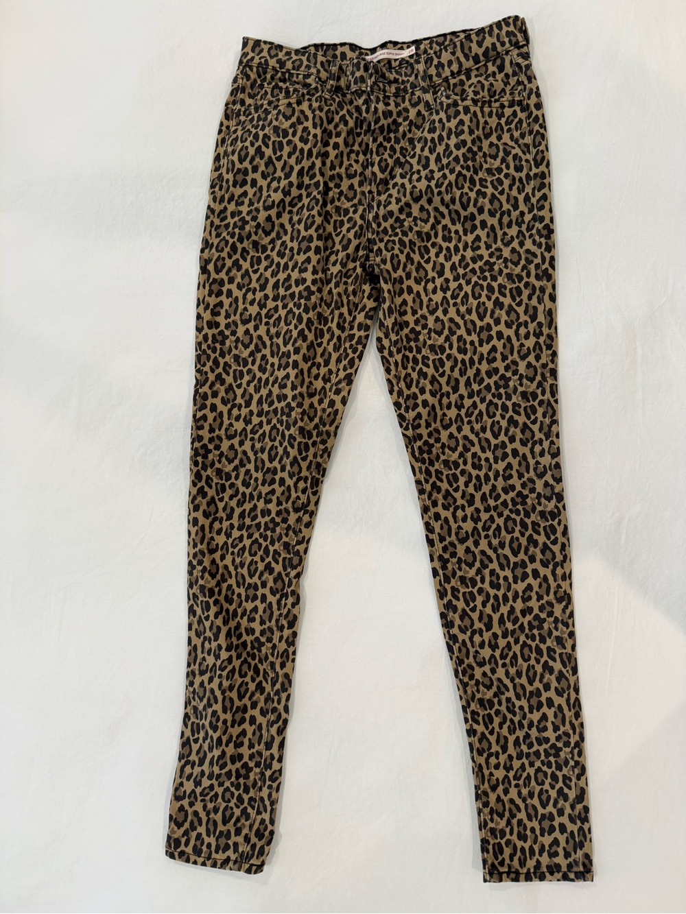 Women’s Levis super skinny leopard stretchy jeans 28